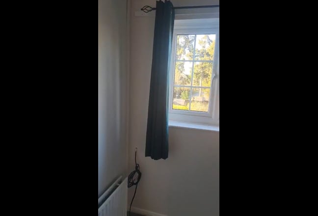 Double room with ensuite to let Main Photo