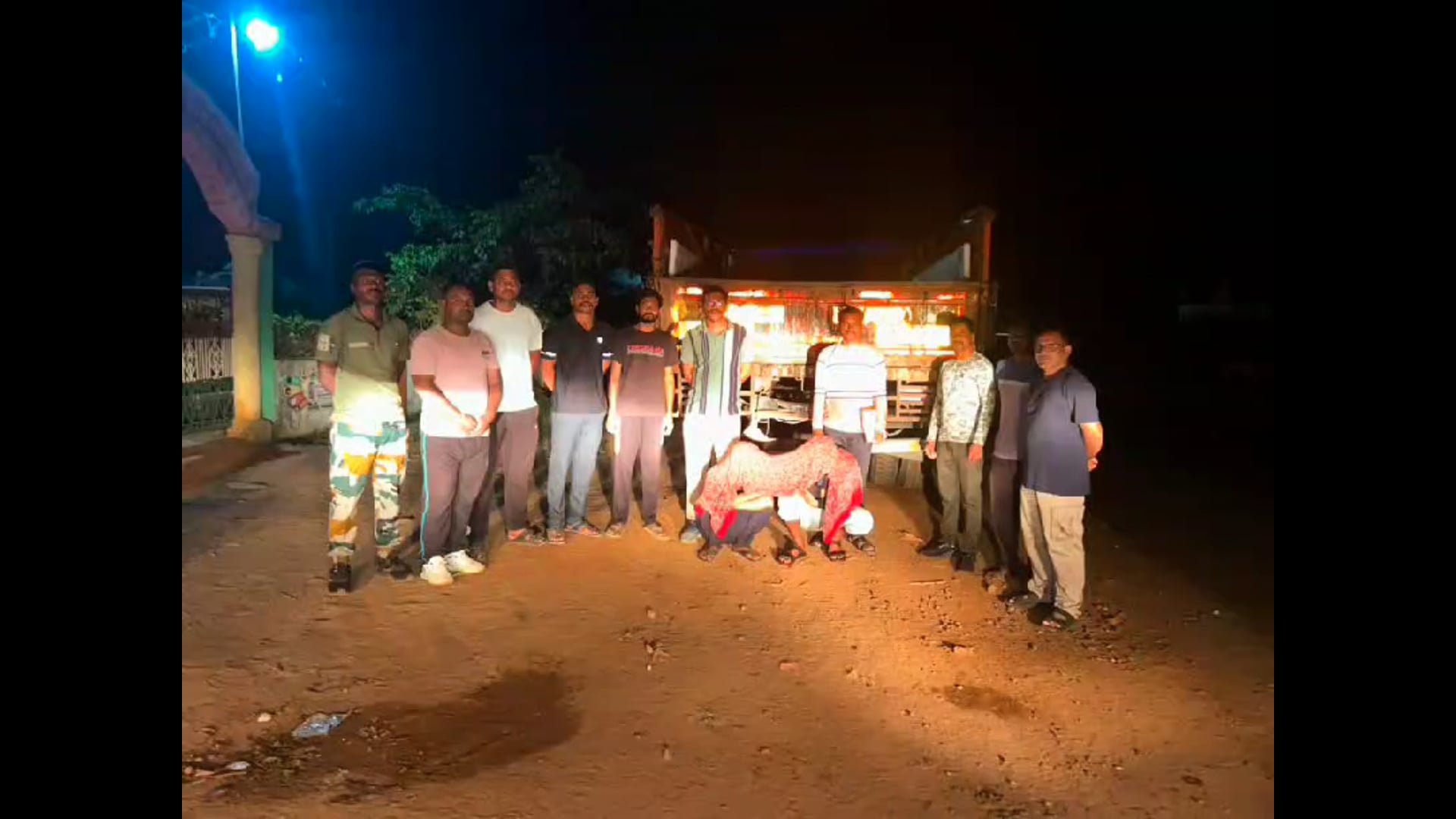 स्थानीय अपराध शाखा की अवैध धंधों पर बड़ी कार्रवाई
आरमोरी में 25 गोवंशीय पशुओं व वाहन समेत 15.18 लाख, चामोर्शी में अवैध शराब समेत 9.18 लाख तथा कोरची में जुआ सामग्री समेत 5,115 रुपये का माल जब्त