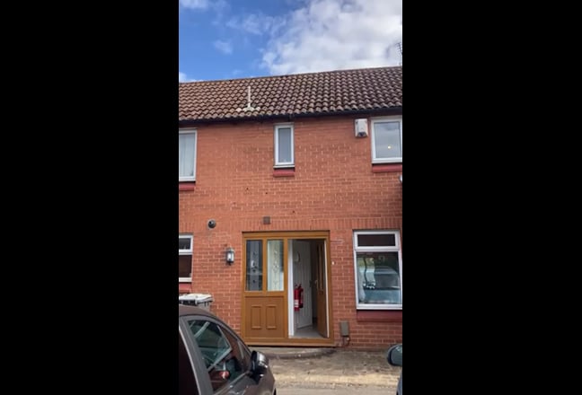 5Mins Birchwood Business Park Fab Room, Fast  Wifi Main Photo