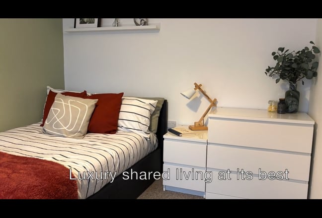 Video 1: Sunlit spacious kitchen and breakfast bar area