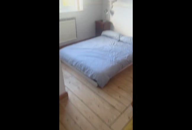 I possibly have a room to let in November. Main Photo