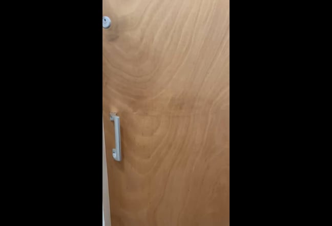 Large single en-suite Studio with private car park Main Photo