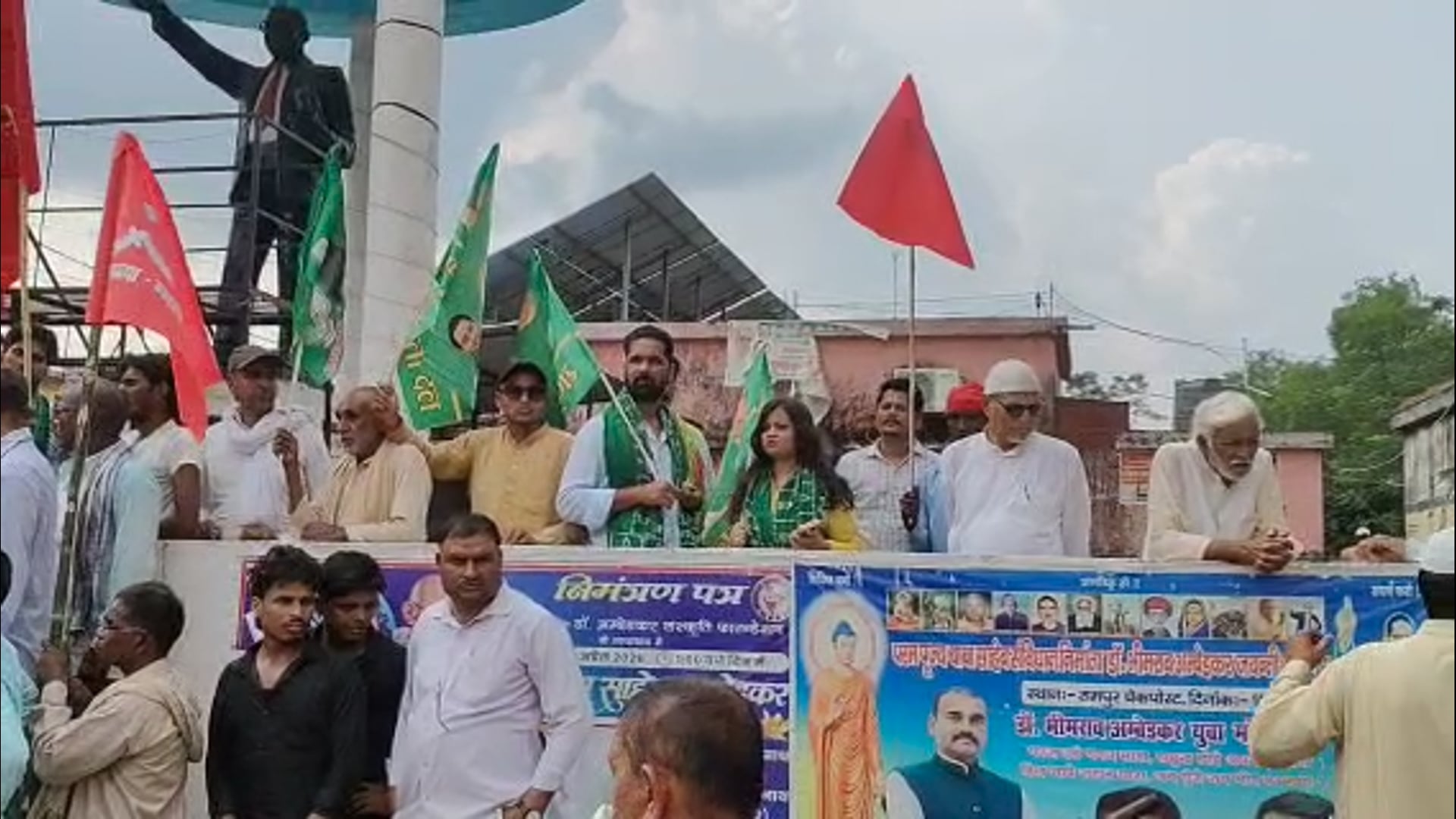 बगहा में महागठबंधन का हल्लाबोल, ‘वोट बचाओ-देश बचाओ’ के नारों से गूंजा शहर