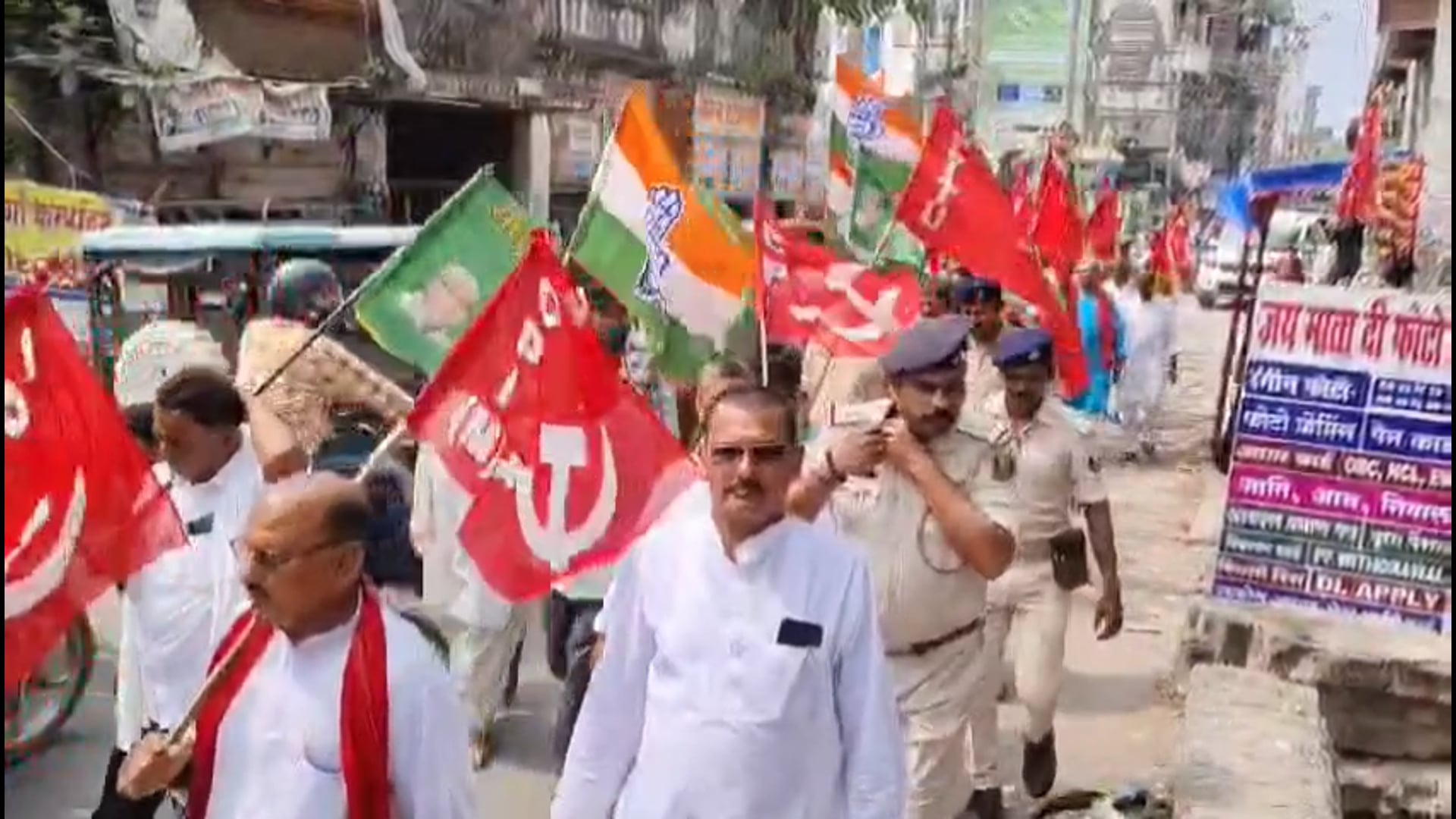 पश्चिम चंपारण में एसआईआर पर सियासी संग्राम, इंडिया गठबंधन ने फूंके मोदी-शाह और मुख्य चुनाव आयुक्त के पुतले