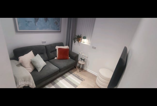Quiet, Low -Density Studio-Style En-Suite  Main Photo