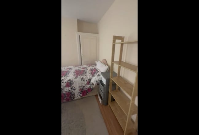 2 Bedroom First Floor Flat Main Photo