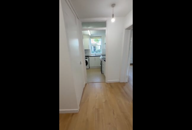 24MRF1 - Stylish Studio Apartment To Rent 🏠 Main Photo