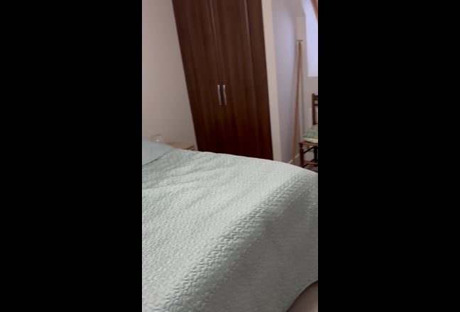 Second story Large Double Bedroom  en-suite   Main Photo