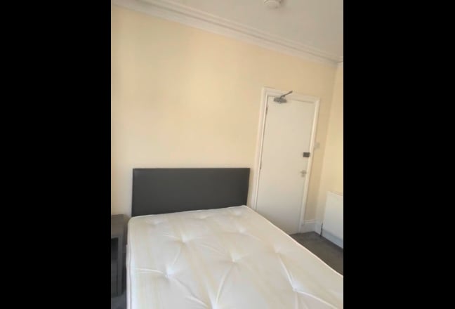 4 Double rooms to rent in Abington Main Photo