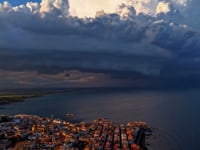 Supercèl·lula davant la Platja de l'Escala