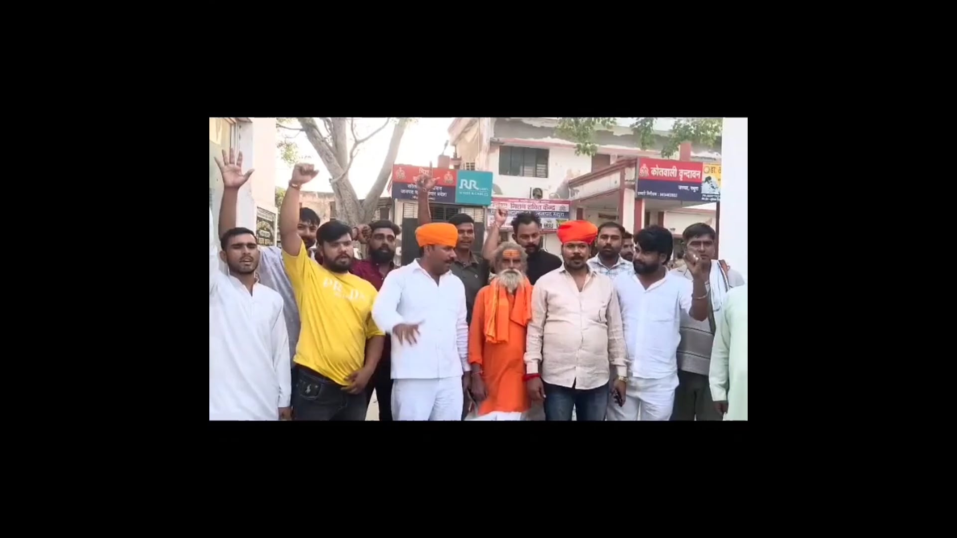 वृंदावन ब्रेकिंग न्यूज़

संत प्रेमानंद महाराज पर टिप्पणी से नाराज संगठन, कोतवाली में दी तहरीर, FIR दर्ज करने की मांग