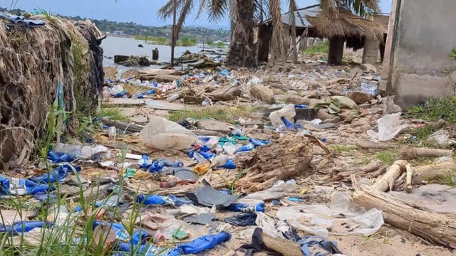 Kalemie étouffe sous les plastiques