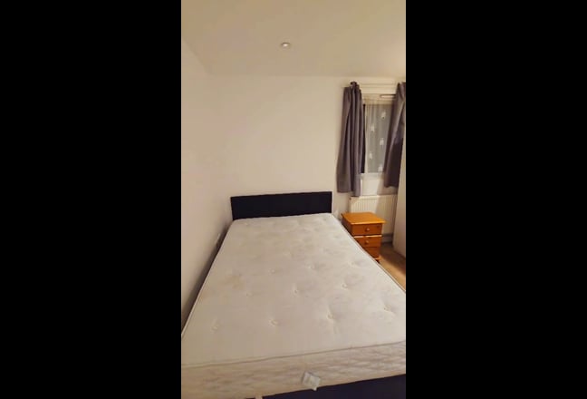 Affordable Room in Great Location Main Photo