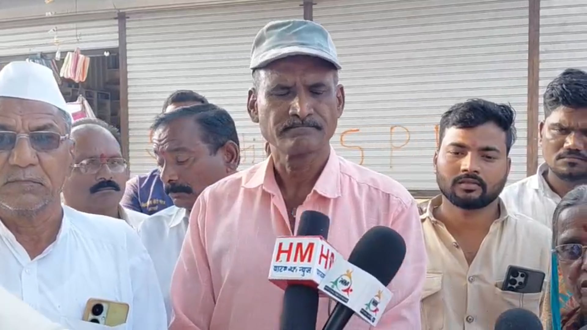 खोके धारक महिलेची लोकप्रतिनिधींकडे विनंती 