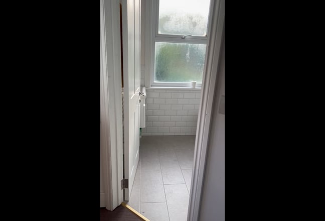 Double room available in Highbury Main Photo