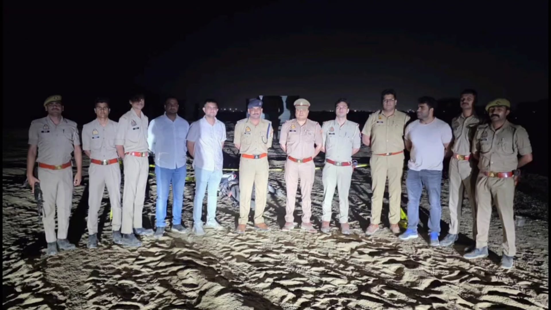 मथुरा में बदमाशों के खिलाफ पुलिस का बड़ा एक्शन! छिनैती की वारदात को अंजाम देने वाले दो अभियुक्त पुलिस मुठभेड़ के दौरान गिरफ्तार!