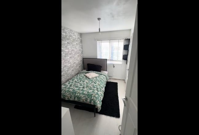 Furnished Double Room – Working Professional Main Photo