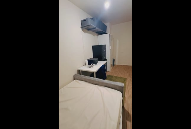 2 single rooms - small double beds in SE11  Main Photo
