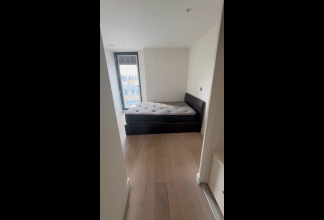 Spacious Double Room with Private Bathroom  Main Photo