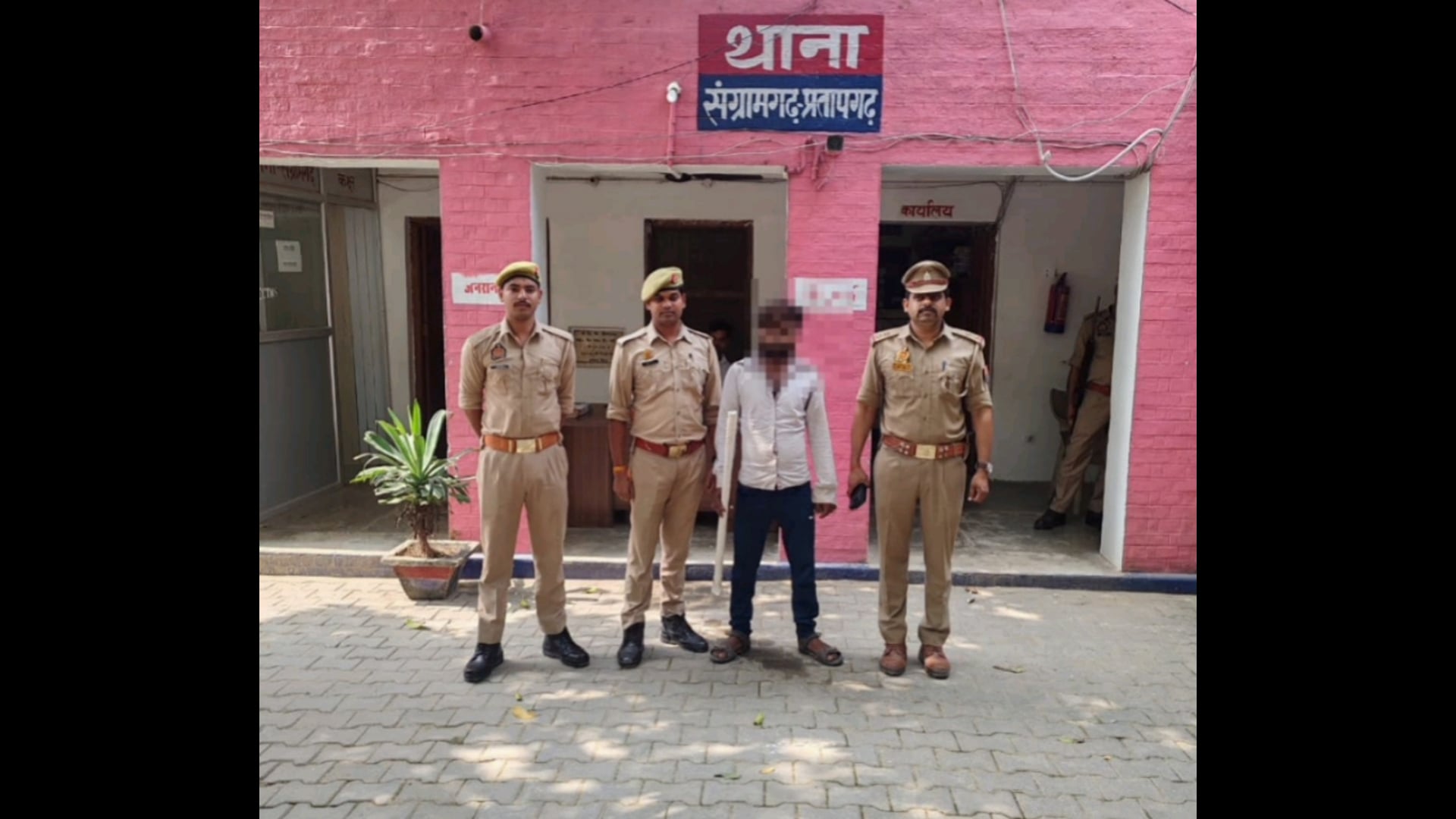 प्रतापगढ़ के चकेढ़ी हत्याकांड में वांछित अभियुक्त रोहित पटेल उर्फ कल्लू गिरफ्तार, घटना में प्रयुक्त लोहे का पाइप बरामद