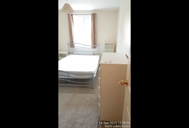 1 Modern Double Room Avail in a 3 bedroom flat Main Photo