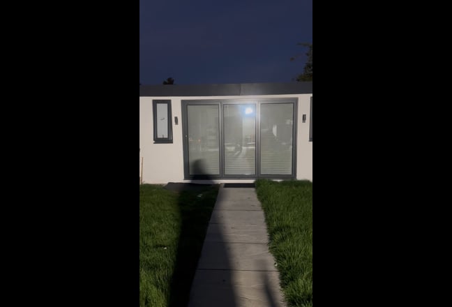 Self-Contained Garden Annexe – Raynes Park Main Photo