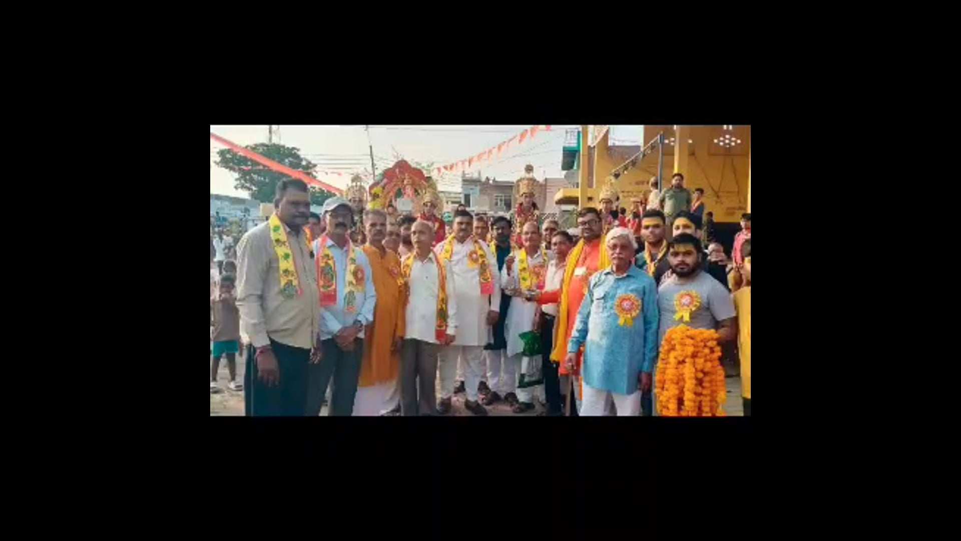 MANT-.कराहरी में दर्जनों झांकियां, बैंडबाजे और जय श्रीराम के जयकारे… कराहरी की रामबरात में उमड़ा,आस्था का सैलाब,,