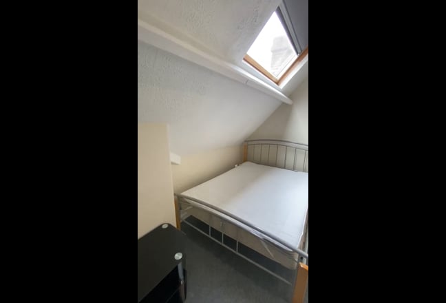 Spacious  6-bed flat near City Centre Main Photo