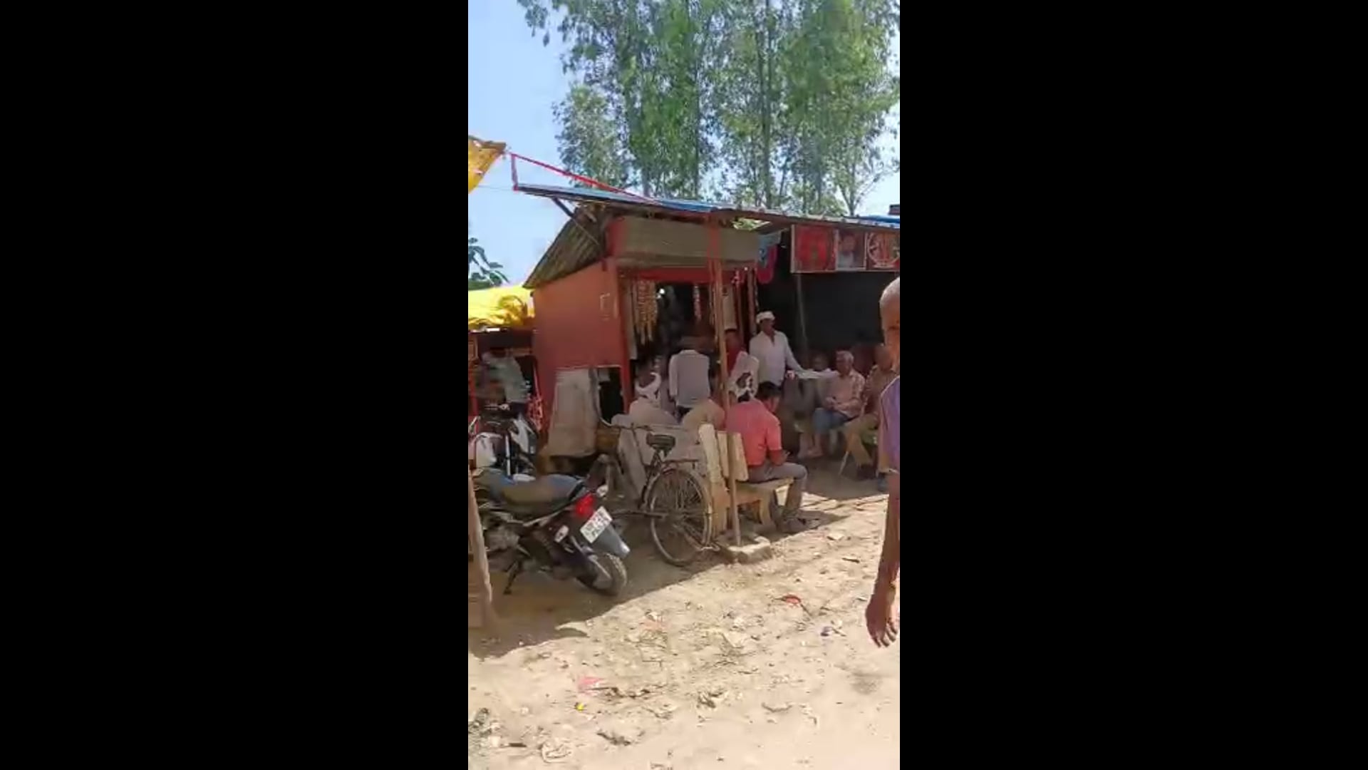 बिहारब्लॉक के पुवासी में सिद्धपीठ मां चामुंडा धाम में उमड़ा श्रद्धालुओं का सैलाब, दर्शन के लिए लगी लंबी कतारें,