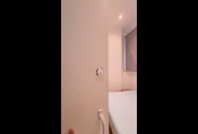 Great ensuites in Large House  Main Photo