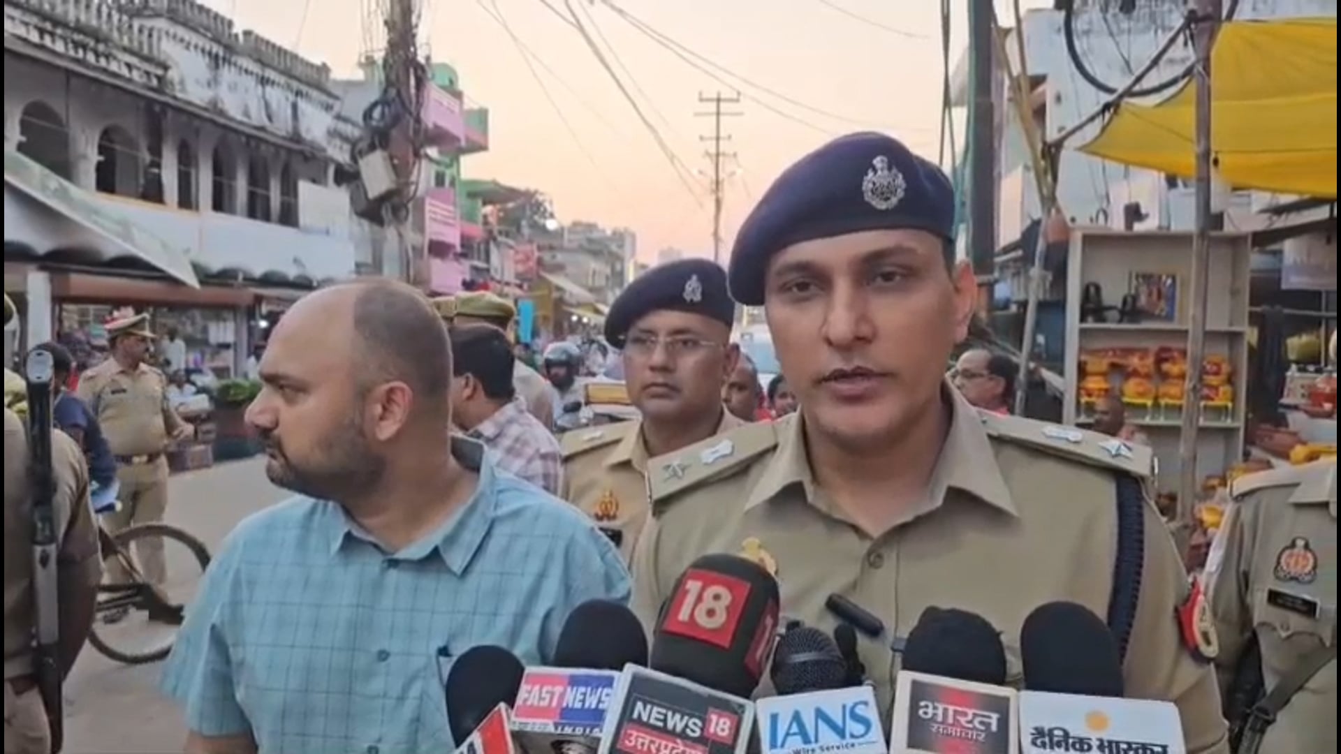 प्रतापगढ़ में मिशन शक्ति फेज-6.0 का शुभारंभ डीएम अभिषेक पाण्डेय और एसपी दीपक भूकर ने फ्लैग मार्च कर महिलाओं#latest_news 