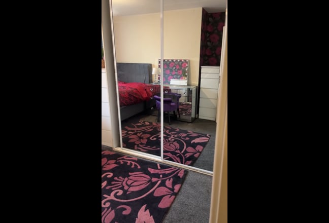 **** Lovely Double  En-Suite with Garden ***** Main Photo