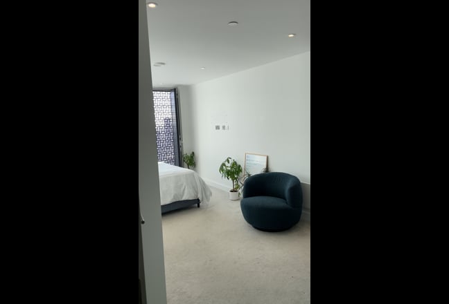 Video 1: Spacious Bedroom