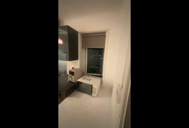 Room to rent burnt oak  Main Photo