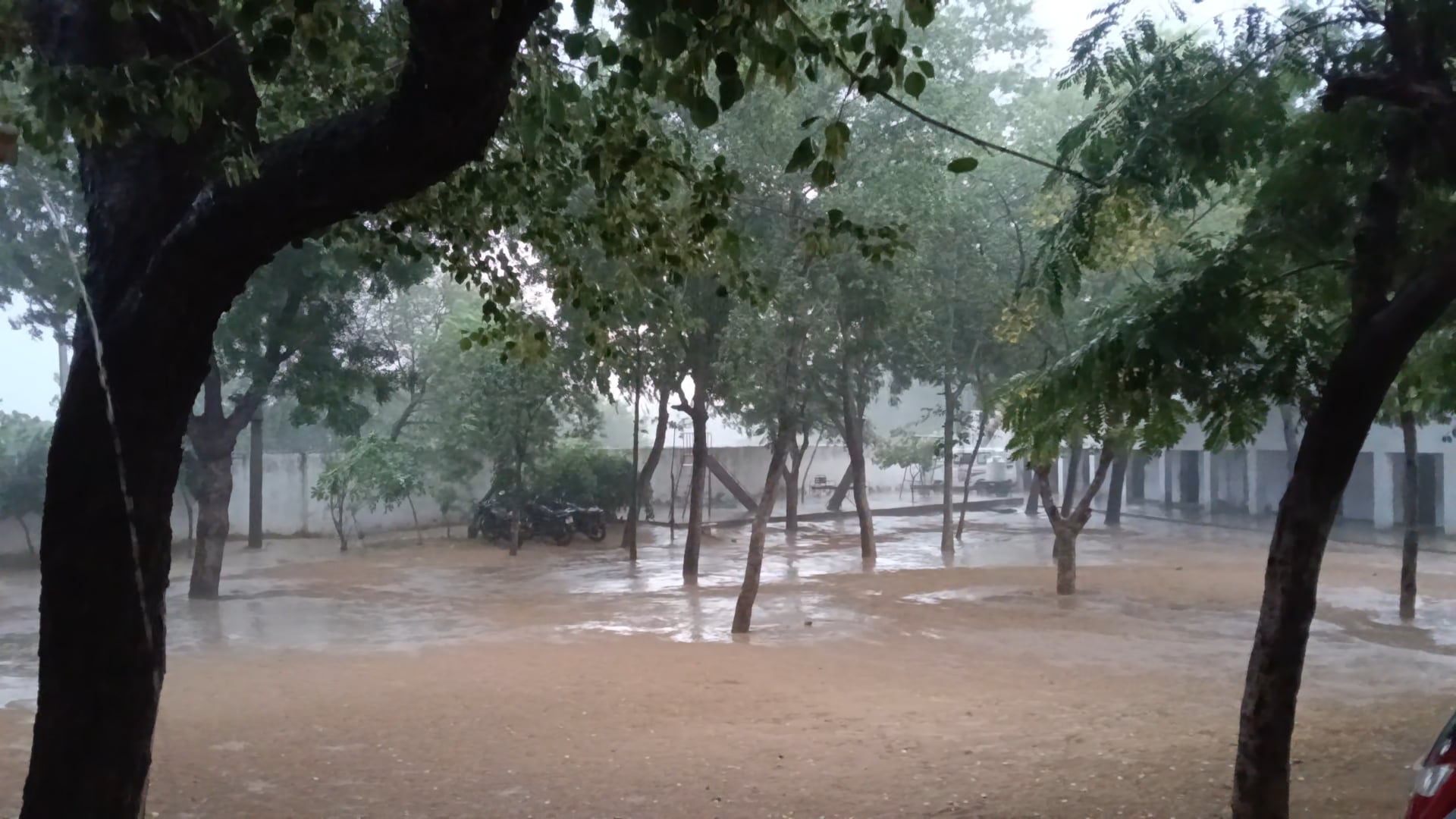सोनई: मौसम ने ली करवट सोनई क्षेत्र में झमाझम बारिश जारी