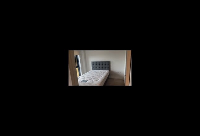 1 bedroom in a 2 bedroom flat available for rent  Main Photo