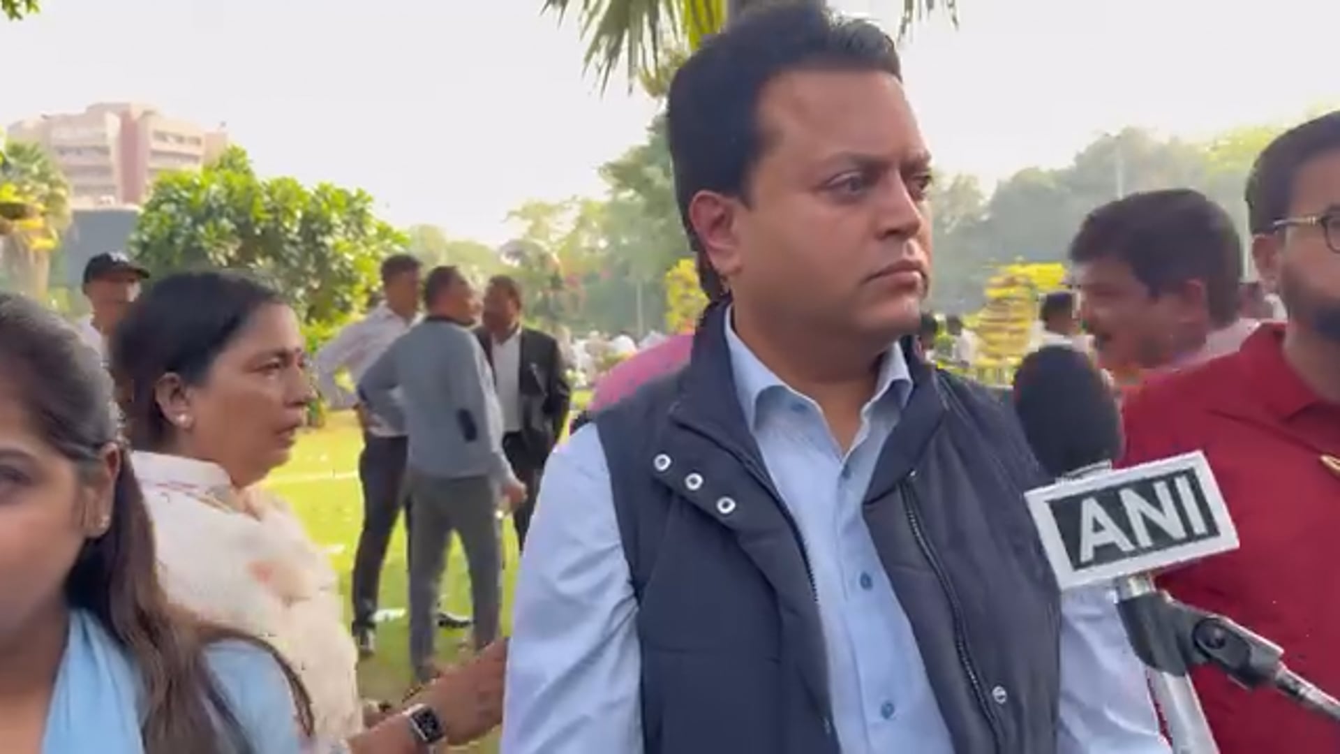 सरकारच्या मनमानी कारभारा विरोधात नागरिक एकवटले,लातूरचे आमदार अमित देशमुख यांची प्रतिक्रिया