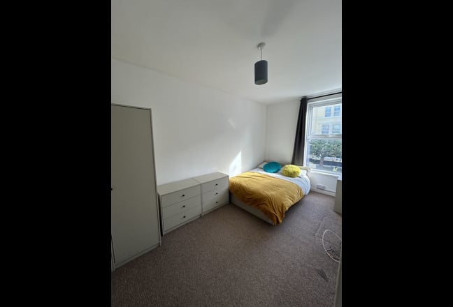 1 Large  Room Avail Now  &pound;550 inc All Bills!  Main Photo