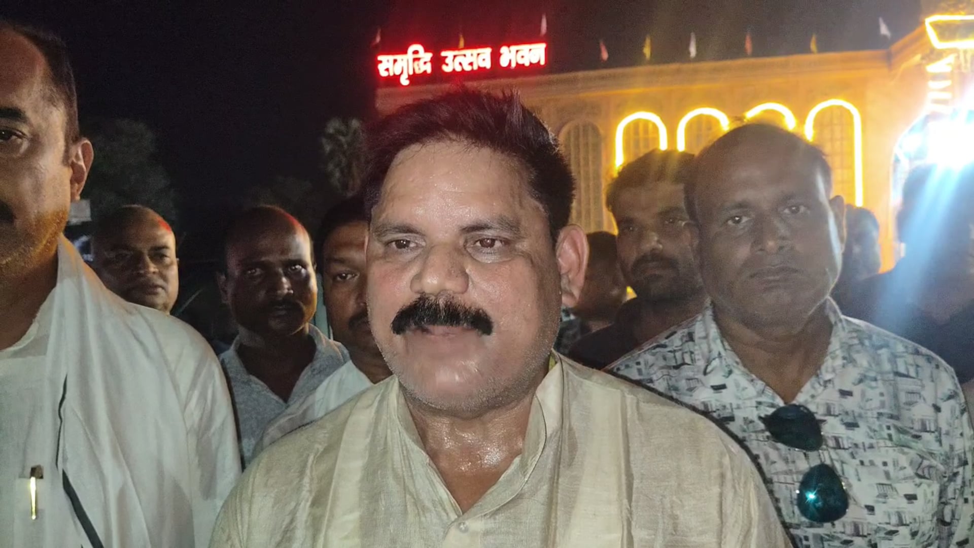 ओवैसी के '99 बनाम 1' वाले बयान पर केंद्रीय मंत्री सतीश चंद्र दुबे का पलटवार, बोले- यूपी में फिर गड़ेगा योगी का झंडा
