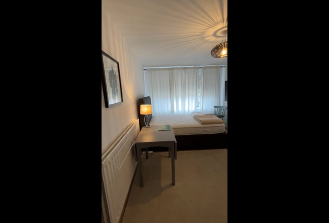 Double room, Westbury, Females preferred Main Photo