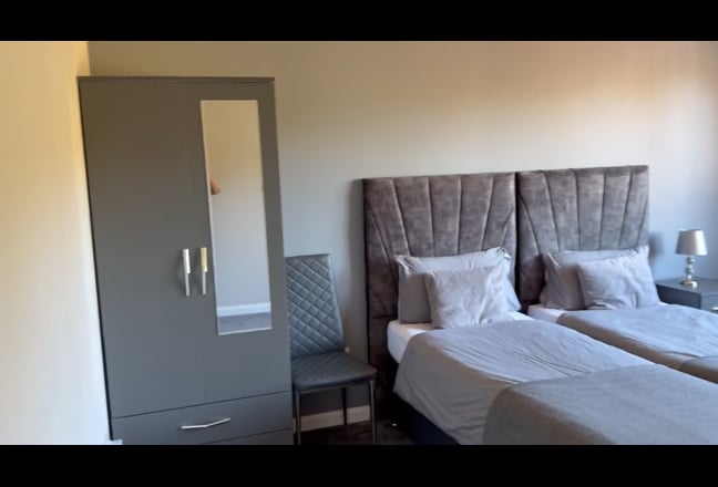 Large double room Main Photo