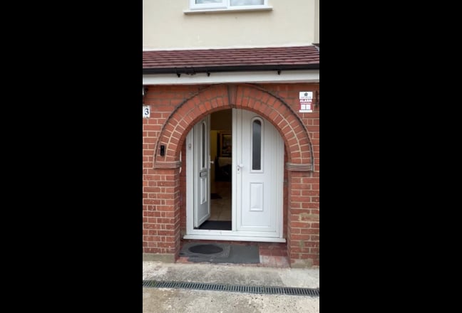 House in Staines Road for Female only  Main Photo
