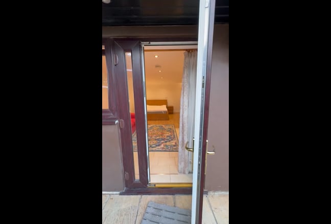 Modern& Cosy Studio with patio for one person  Main Photo
