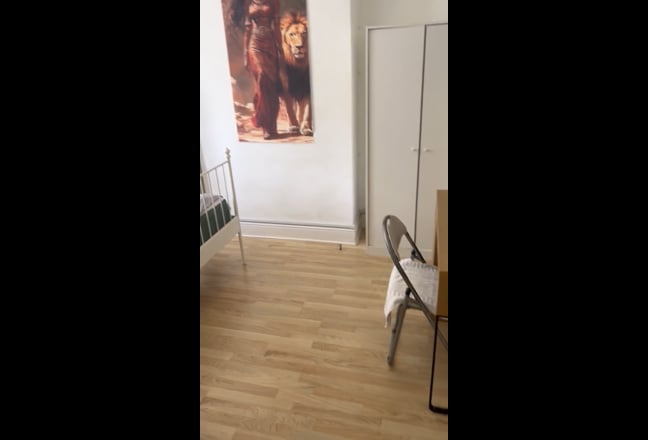      Bright Double Room | Great Transport Links Main Photo