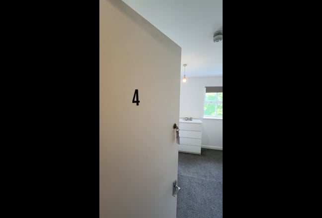 En-suite/Studio Available in HA9 8SR Main Photo