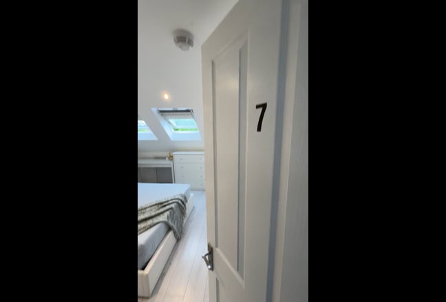 Stunning Top Floor Room Main Photo