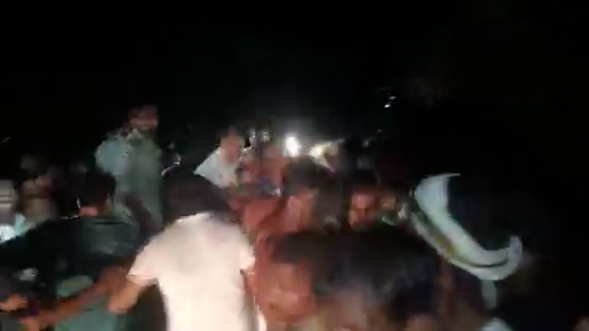 बिहार: वैशाली में गंगा नदी में नाव पलटी