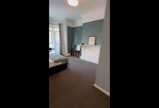 Large En-suite rooms SO15 Main Photo
