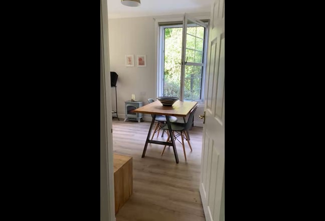 URGENT  - One bed flat available for one month Main Photo