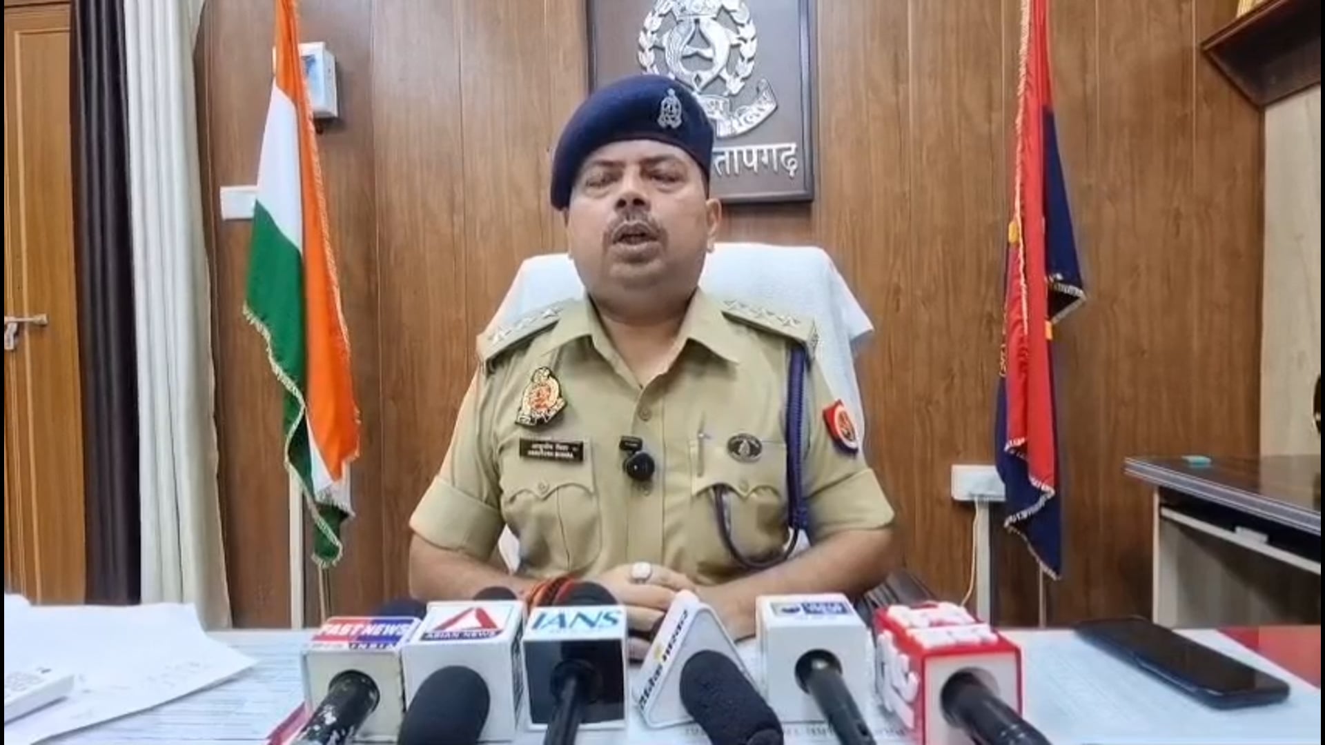 भगवा चुंगी चौराहे पर महिलाओं से छींटाकशी व अश्लील हरकतें करने के आरोप में दो गिरफ्तार#latest_news 